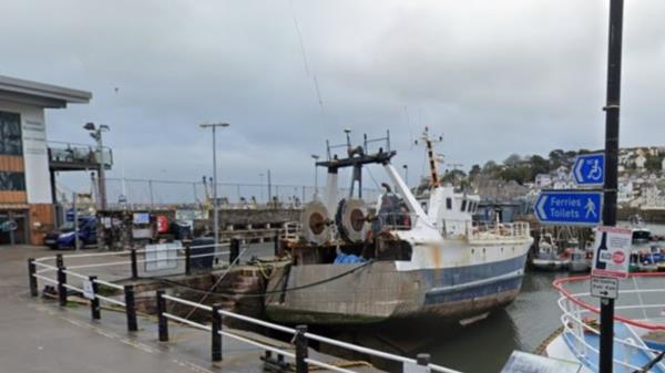 布里克斯汉姆港的法国渔船售价1英镑