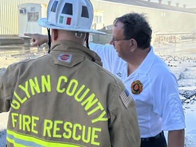 佐治亚州布伦瑞克树脂厂火灾迫使疏散